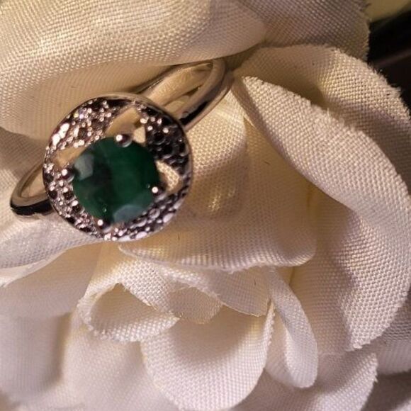 Elite New 1.35ctw Genuine Emerald & Diamond .925 Sterling Silver Size 7 Ring - Picture 3 of 5